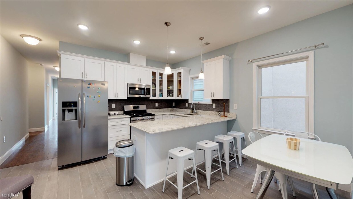 Foto principal - 137 Poplar St