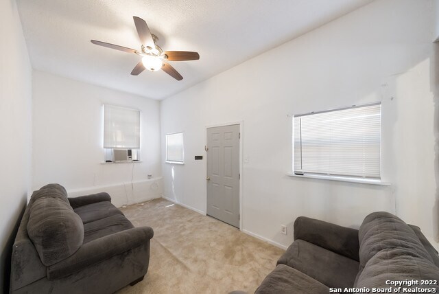 Building Photo - 2602 S New Braunfels Ave