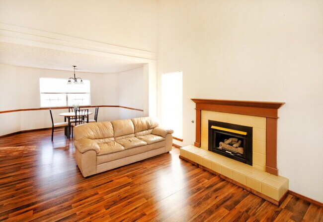 Building Photo - 2 Story, 4 BR, 2205 SF home off Southern Blvd in Rio Rancho