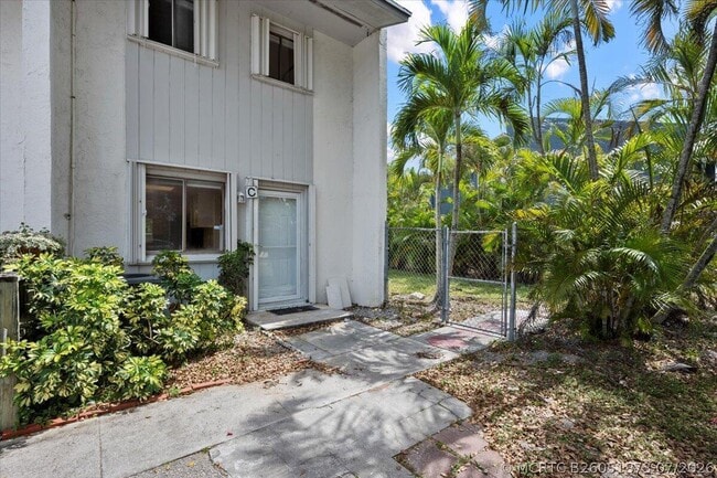 Building Photo - 3666 Pinehurst Dr
