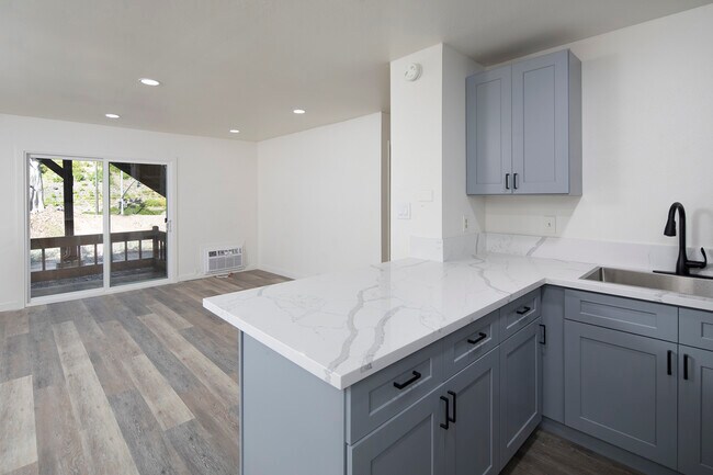 Foto del edificio - 6386 Rancho Mission Rd