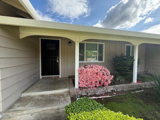 Photo - 1238 Woodfield Ave House