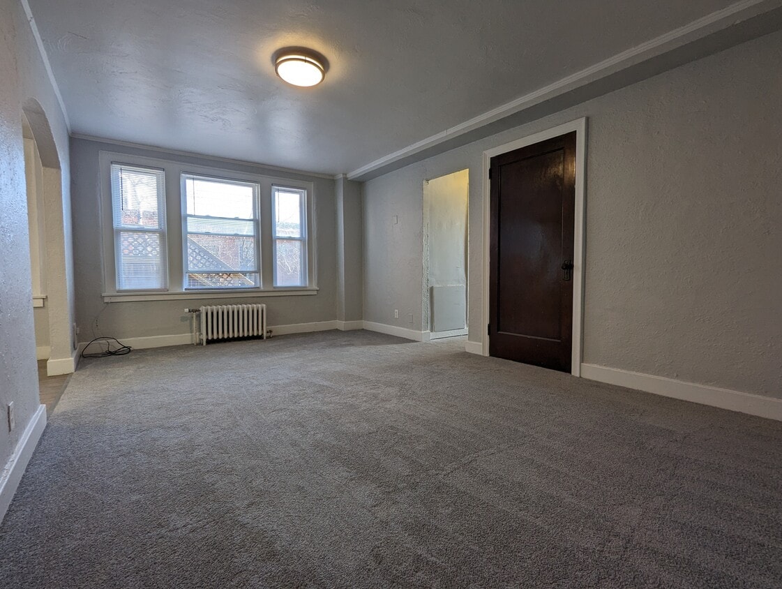 Primary Photo - Hyde Park Apartments