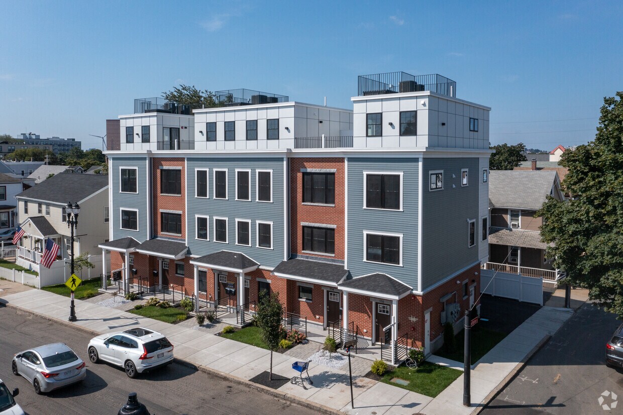 Building Photo - Main St Residences