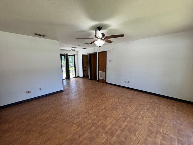 Foto del edificio - Ocala Park Estates / 2/2 ***Won't Last***