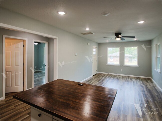 Foto del edificio - 3-Bedroom, 2-Bath House for Rent in the Wo...
