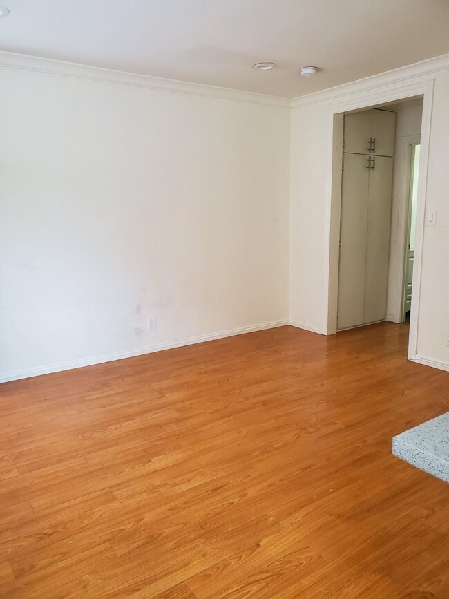 Foto del edificio - 951 N Oxford Ave