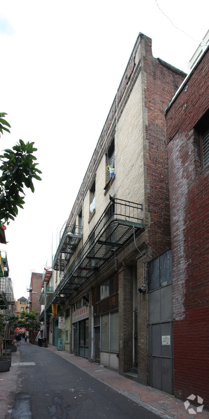 Building Photo - 39-49 Spofford Ln