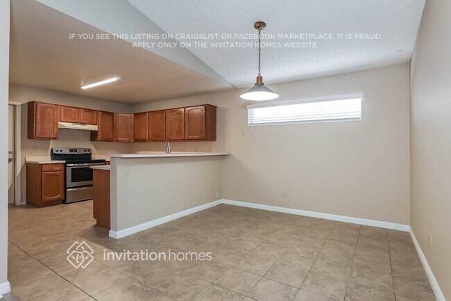 Building Photo - 11564 W Sage Dr