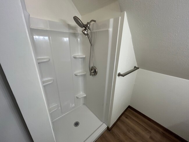 Building Photo - 2905 Burden Ave