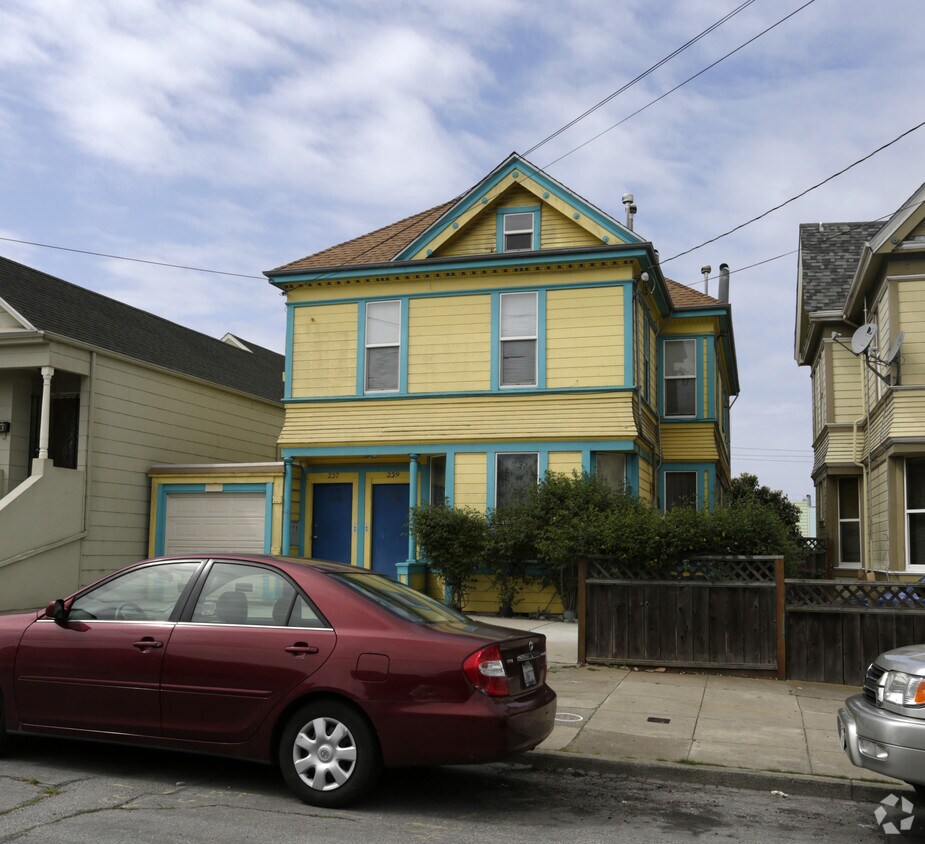 Building Photo - 237 Miramar Ave