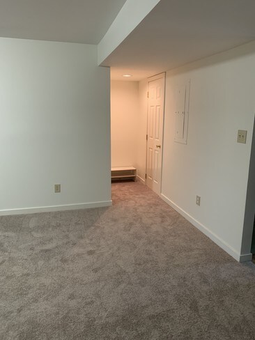 Entrance - 6106 Highland Ct