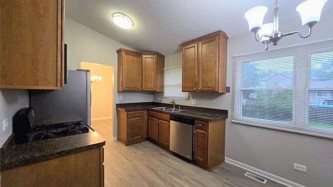 Building Photo - 122 Canton Ln
