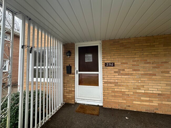 Building Photo - 256 Bonnett St SW