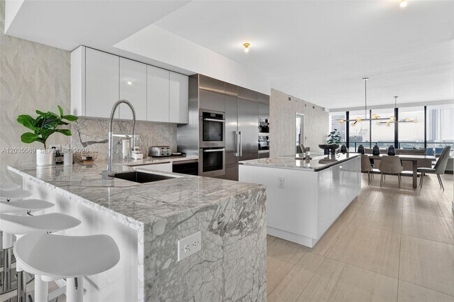 Building Photo - 5500 Island Estates Dr