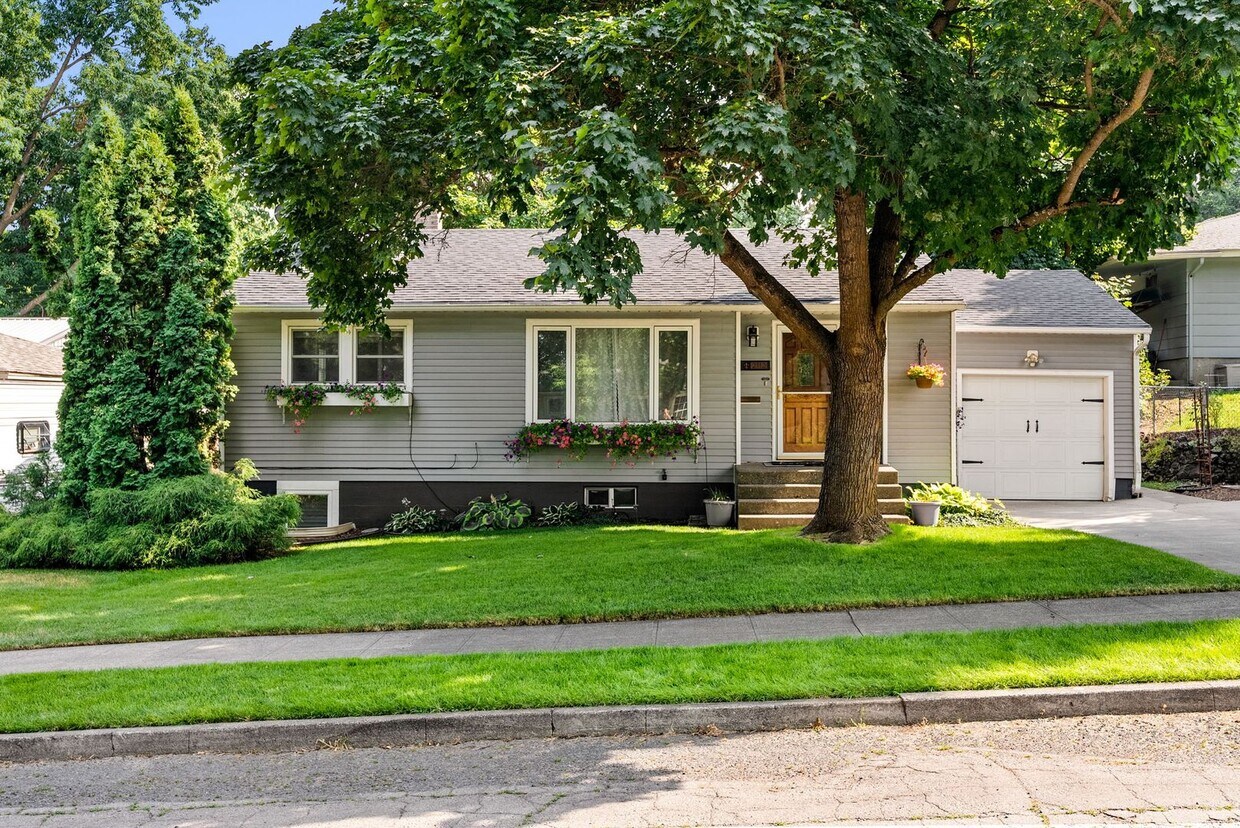 Foto principal - Beautiful South Perry Home