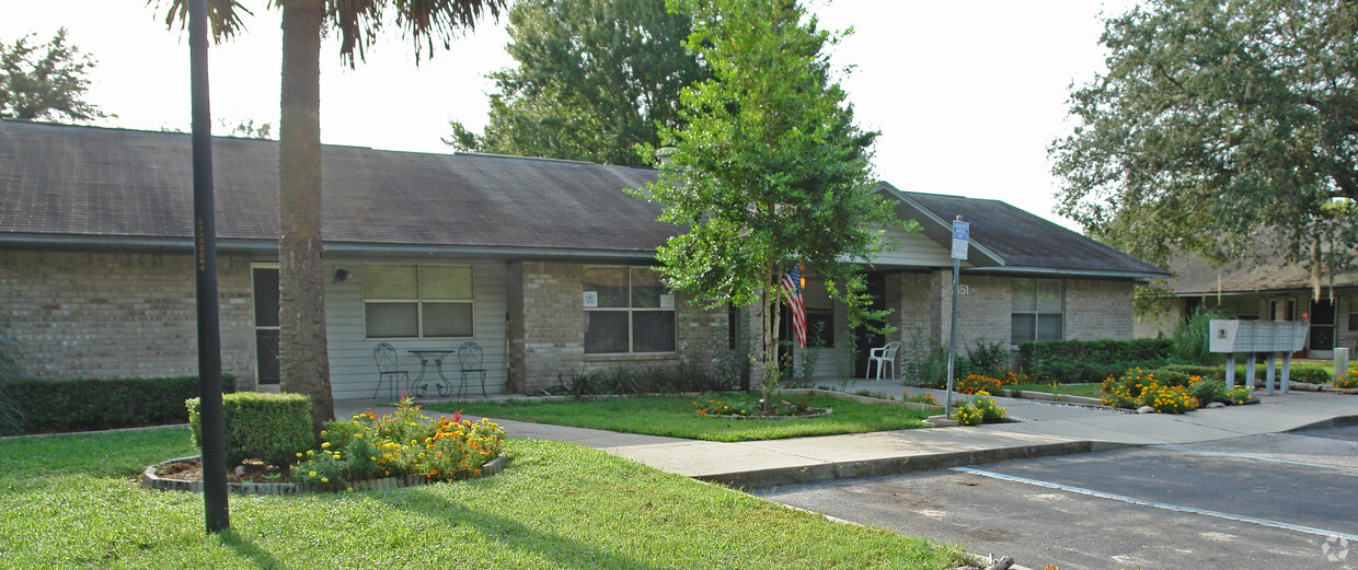 Primary Photo - River Reach Apartments