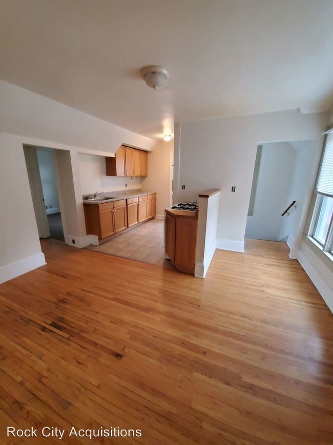 Building Photo - 818 3rd Ave