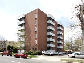 Foto principal - 1151 York St