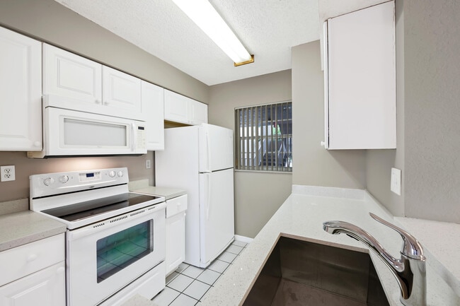 Building Photo - 2861 N Oakland Forest Dr