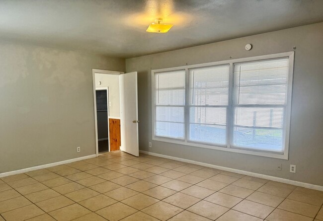 Foto del edificio - MOVE IN SPECIAL!!! Half off First Month!! ...