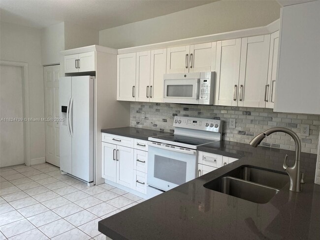 Building Photo - 2208 Ensenada Terrace