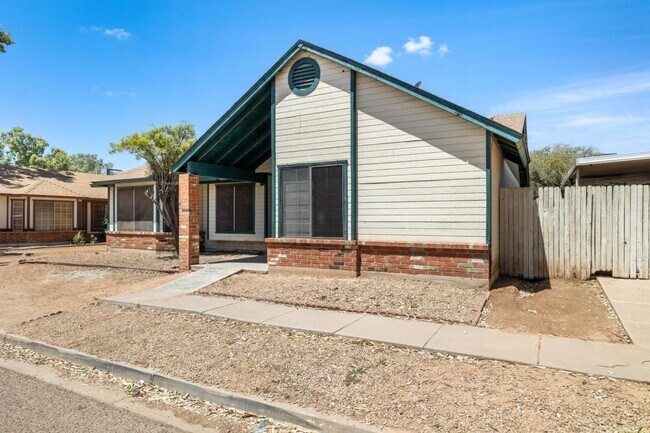 Foto del edificio - 8520 W Palm Ln