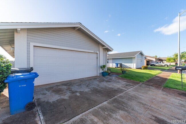 Foto del edificio - $3,900 / 3br - 1560ft2 - 3 BED 2 BATH SING...