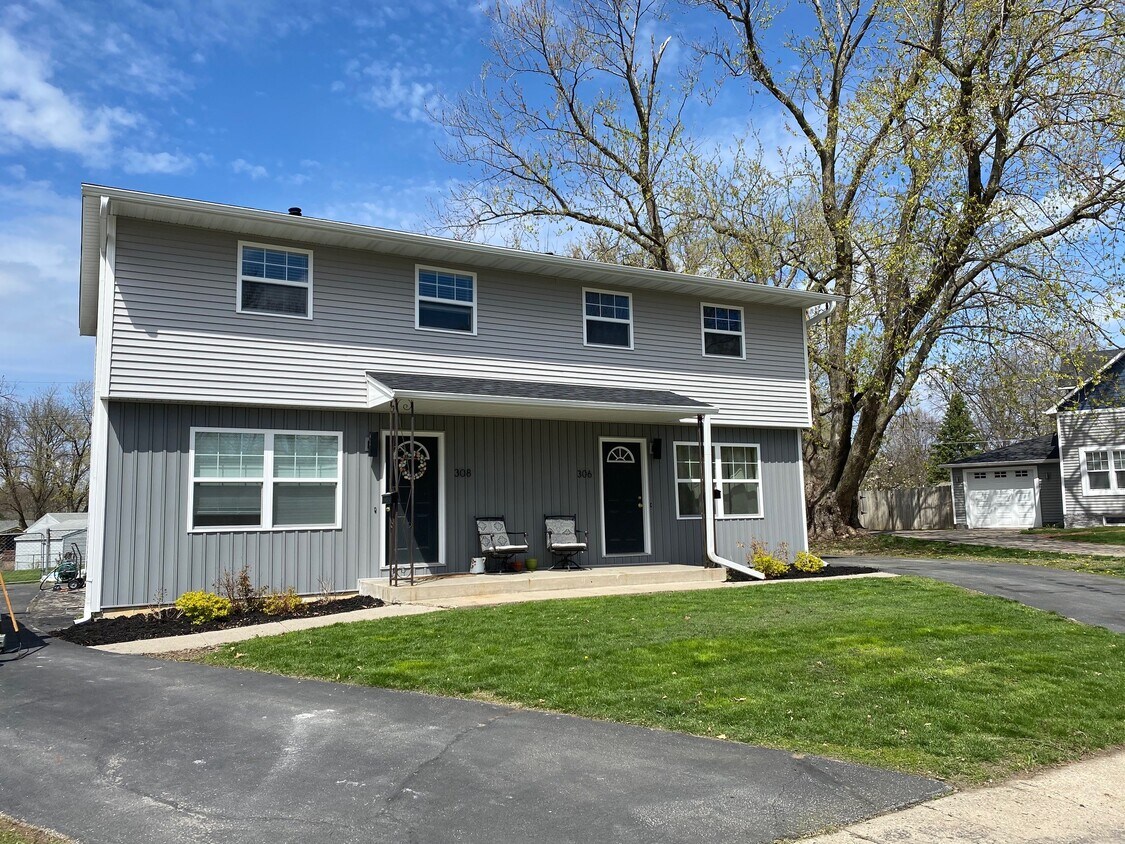 Primary Photo - 306 SW Westview Dr