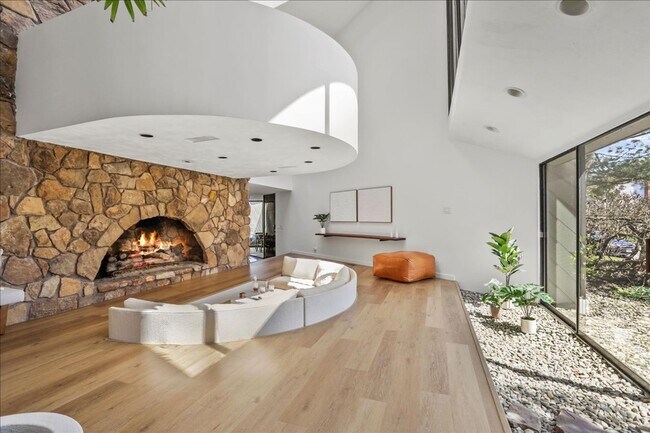 Foto del edificio - 4010 Clubhouse Dr