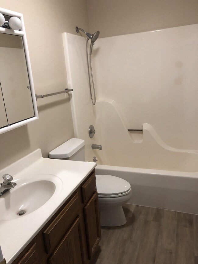 Foto del edificio - 2829 Bluff Ridge Dr