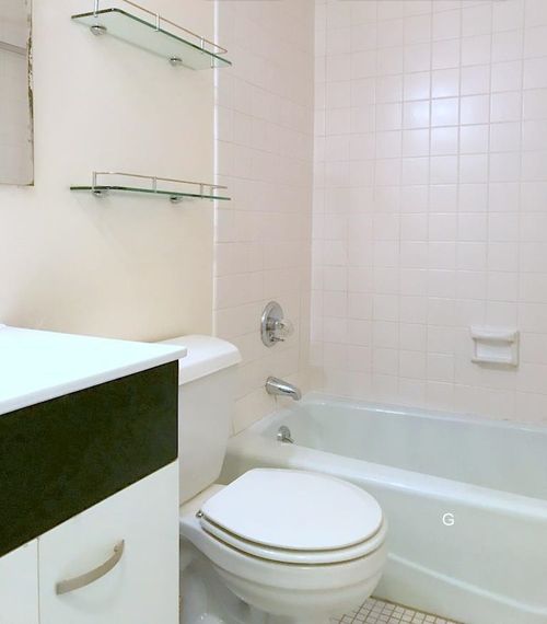 Foto del edificio - 303 E 45th St