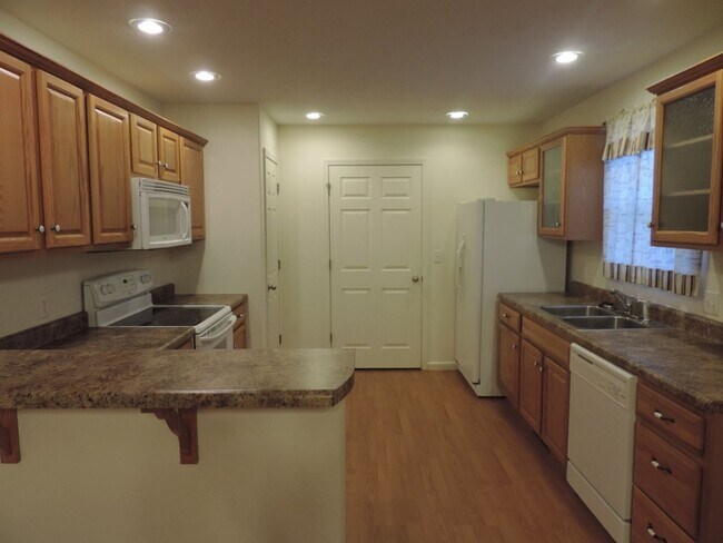 Foto del edificio - Lovely 3 Bedroom, 2 Bathroom Home!