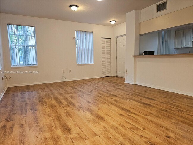 Foto del edificio - 6846 W Sample Rd