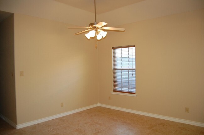 Building Photo - 230 New Castle Dr