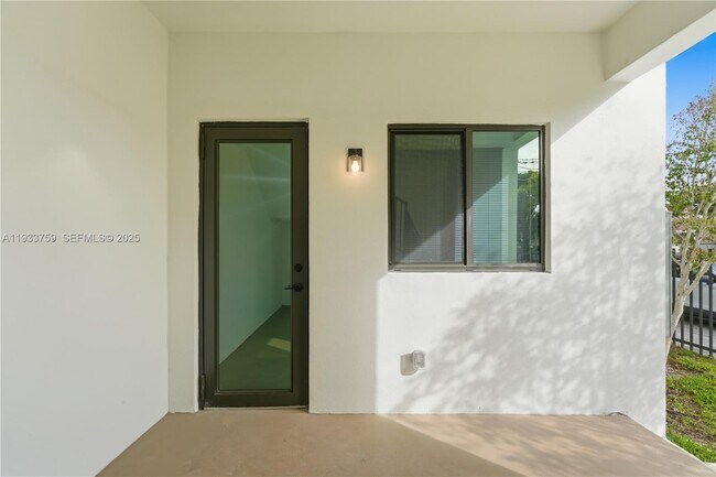 Foto del edificio - 1393 NW 31st St