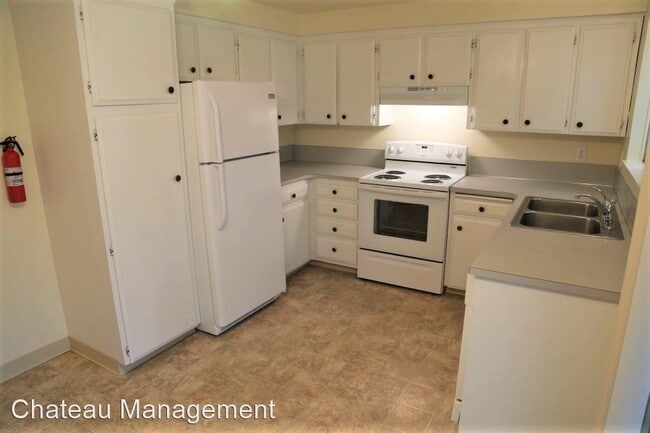 Building Photo - 4 br, 1.5 bath House - 2600 SE Ryan St.