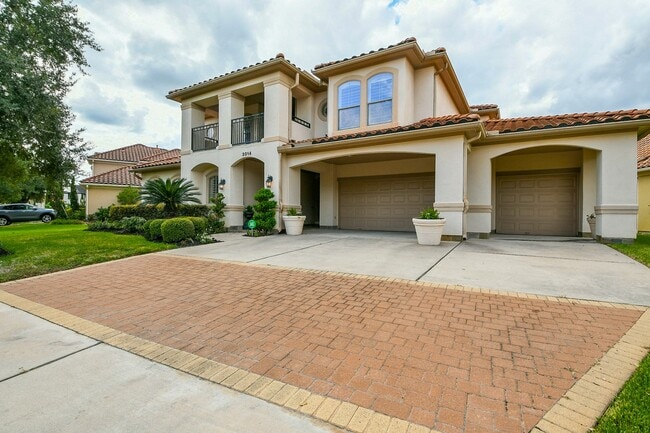 Foto del edificio - 2014 Flower Garden Ln