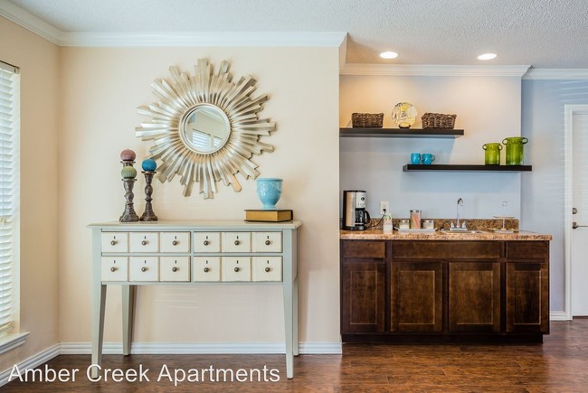Building Photo - 2 br, 2 bath Apartment - 4386 Lawrence Dr
