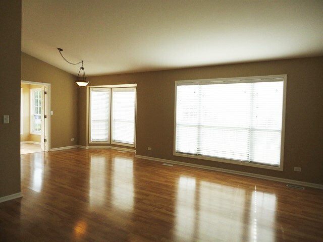Building Photo - 546 Lakeview Dr