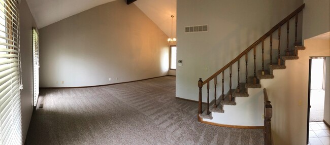 Building Photo - Come check out this roomy Tri-level in a g...