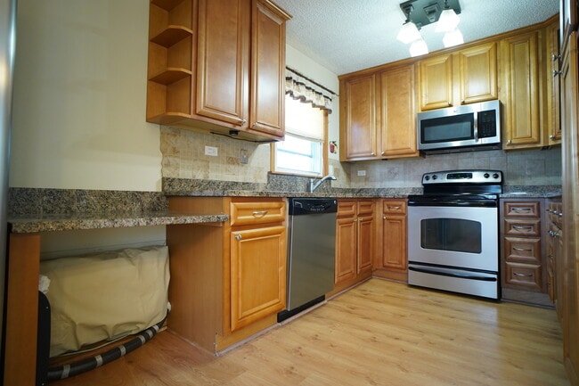 Building Photo - 9449 Kelvin Ln