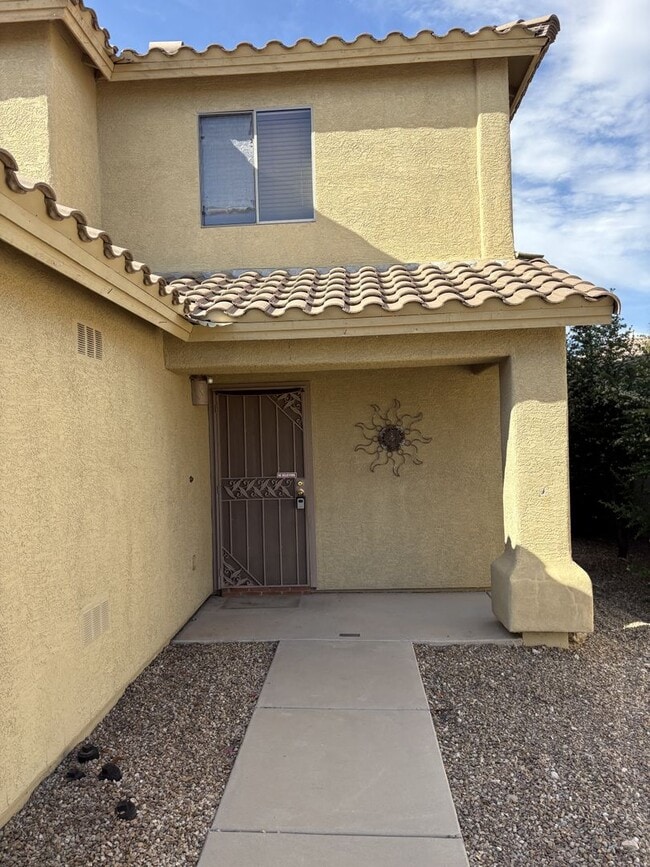 Building Photo - East side beauty 4 bedrooms