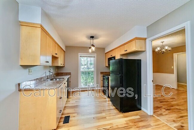 Foto del edificio - 125 Fieldstone Rd