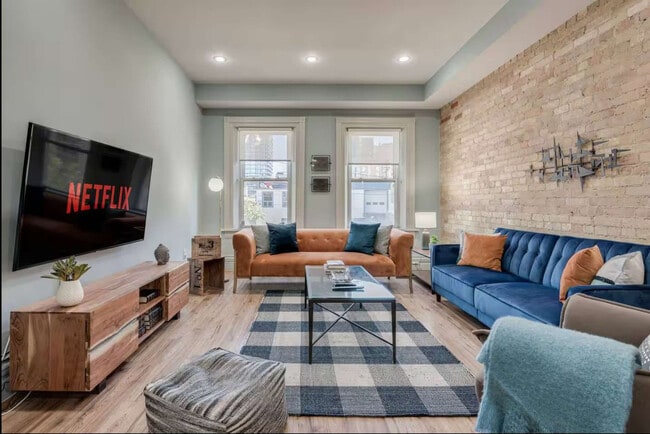 Building Photo - 246 Queen St E