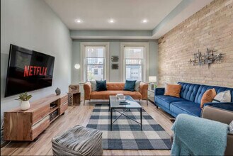 Building Photo - 246 Queen St E