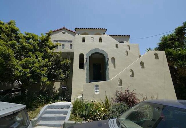 BUILDING EXTERIOR - 3411 Pomeroy St