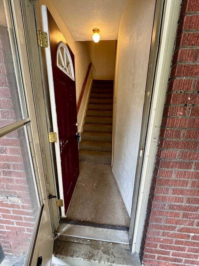 Foto del edificio - 215 Spencer Ave