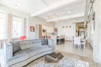 Building Photo - 500 S Ervay St