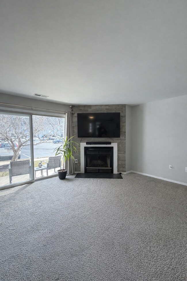 Building Photo - 701 Mews Dr